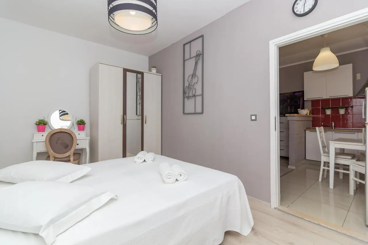 פורץ Apartment Box